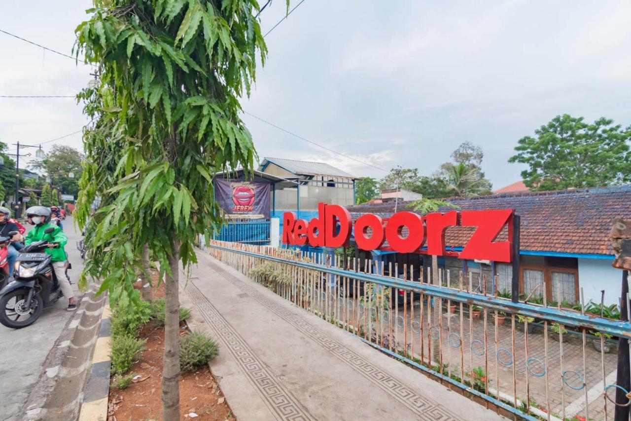 Hotel Reddoorz Syariah At Jl Pangeran Hidayatullah Cianjur Exterior foto